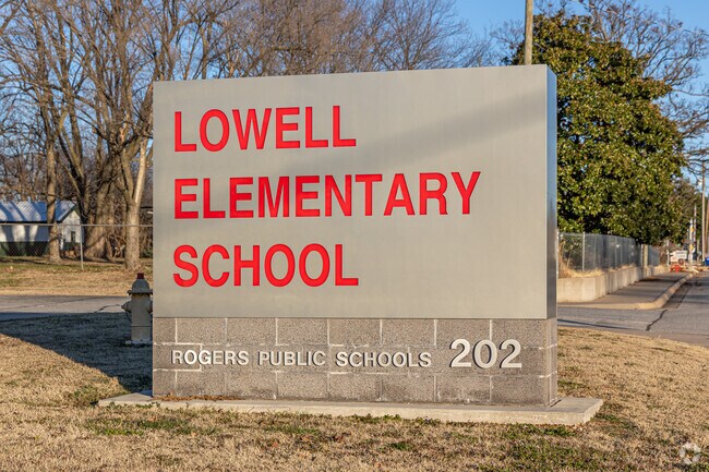 Lowell Elementary School is part of the Rogers School District.