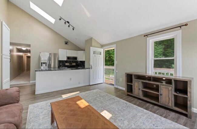 33 Plaza Village Rd unit D, Plymouth, NH 03264 - photo 2