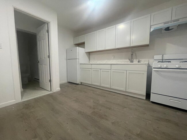 811 High St unit 1R, Holyoke, MA 01040 - photo 2