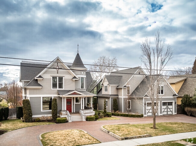Queen Anne homes line Warm Springs Avenue in Boise's East End.