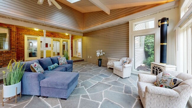 137 Bent Tree Dr, Lancaster, PA 17603 - photo 2