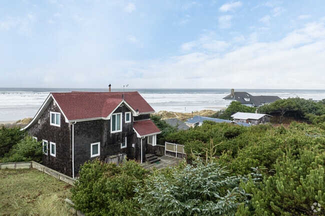 Many homes in Heceta Beach neighborhood enjoy ocean views.