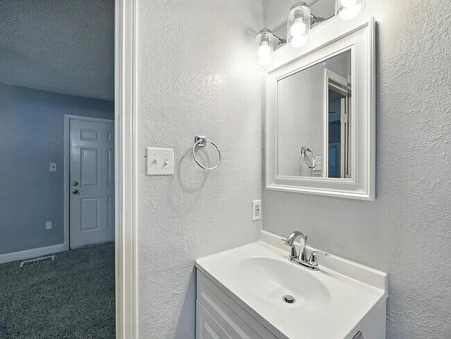 2312 Balsam Dr, Arlington, TX 76006 - photo 6