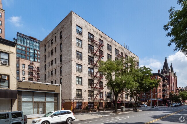 About 165 Christopher St, New York NY | HOAs, Reviews