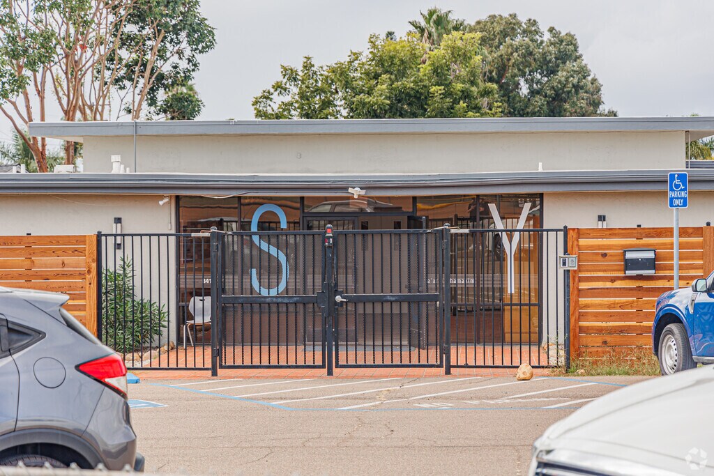 SYC High School is a private Hebrew school in Clairemont Mesa West.