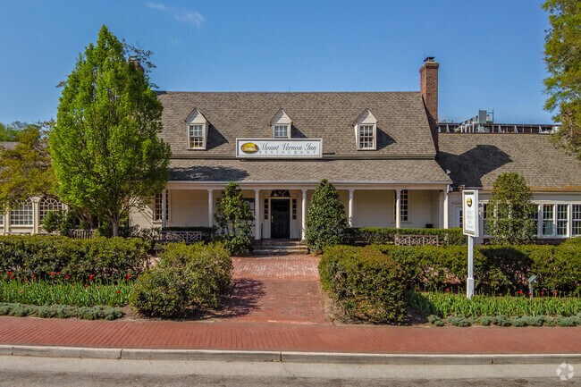 Mount Vernon's Inn Restaurant is a great spot in town for a quick rest and some local cuisine.