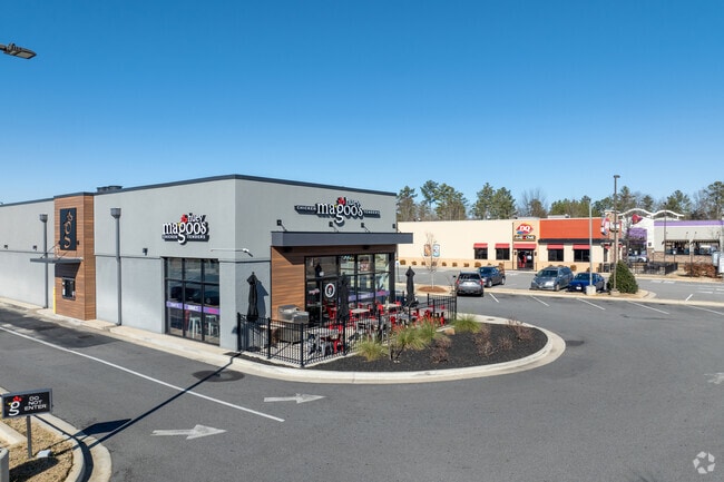 Warner Robbins has many different restaurants and fast-food options.