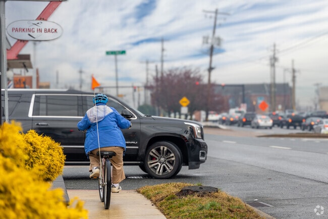 Take a ride along Kirkwood Highway in Elsmere for easy transport across town.