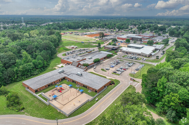 Steen Creek Elementary is a part of the Rankin County School District.