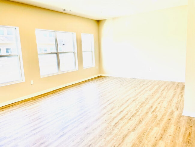 20877 South Ct, Omaha, NE 68022 - photo 3