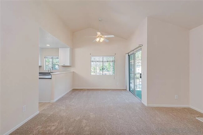 11267 Avenida de Los Lobos unit C, San Diego, CA 92127 - photo 3