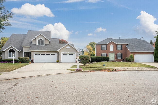 Traditional style Colonial Revival homes are featured prominently throughout Oakridge.