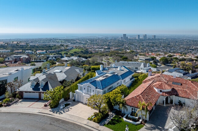 Perched atop Newport’s hills, Harbor Ridge features breathtaking views and serene living.