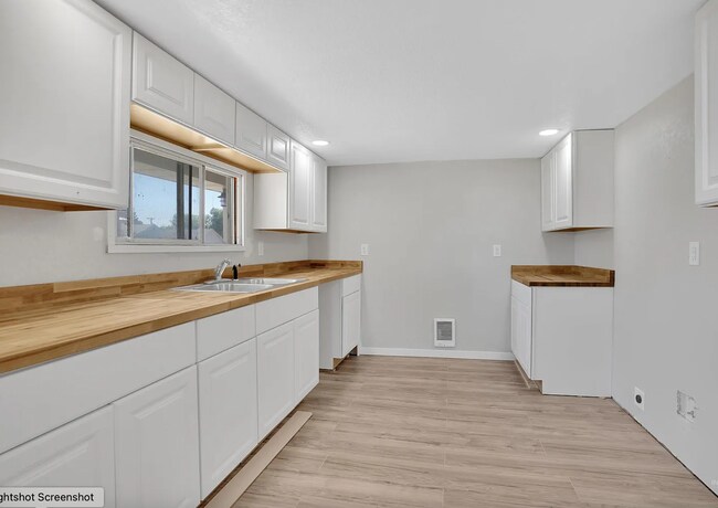 924 3rd St unit 2, Rupert, ID 83350 - photo 3