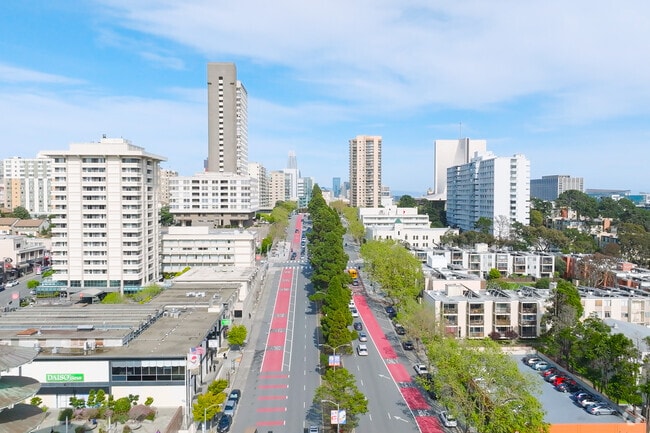 Reasonably quick access to the freeway makes the Western Addition ideal for commuters.