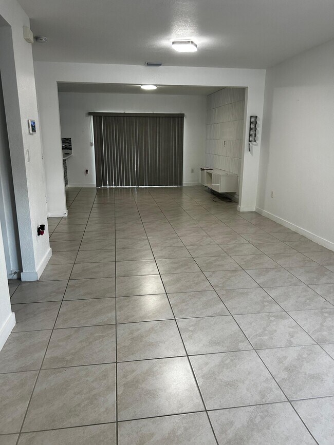 489 NE 5th Place, Florida City, FL 33034