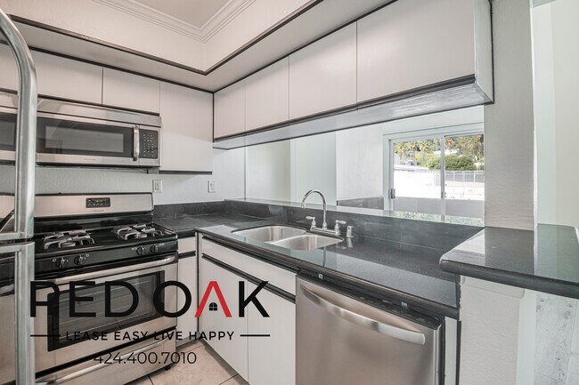 1755 El Cerrito Place unit 404, Los Angeles, CA 90028 - photo 5