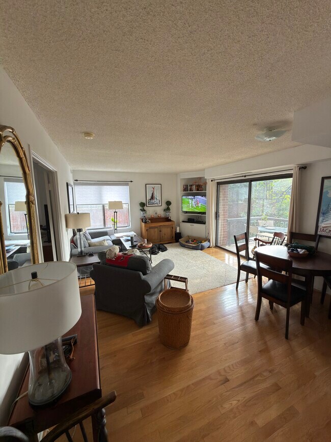 2320 Wisconsin Ave NW Unit 212, Washington, DC 20007