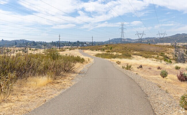 The Stanford HillTrailhead is a great place to hike the foothills in the Quartz Hill area.