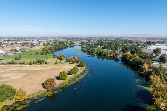 Prosser locals can fish, swim, or kayak in the Yakima River.