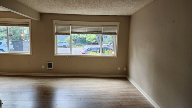 2725-2743-2743 Se Taylor St unit 2737, Portland, OR 97214 - photo 5