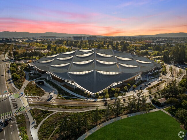 Hollister’s charm and Google’s tech opportunities are just an hour apart.