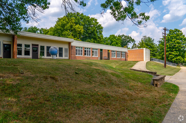 Riverside Elementary School has a student to teacher ratio of 8-1.