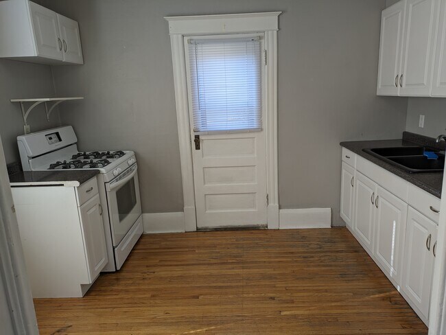 626 4th St SE unit 2 - Upper, Willmar, MN 56201 - photo 5