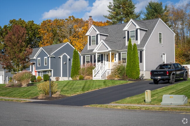 Find your dream home among Wades Corner’s new construction options.