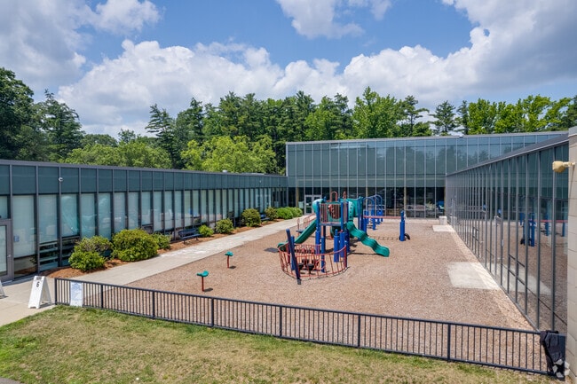 Tokeneke Elementary School in Darien has easy access for student to get picked up from school.
