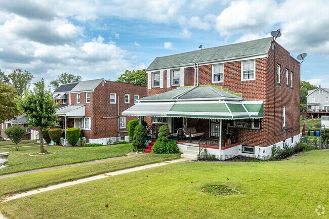 There are many great housing options in Grove Park.