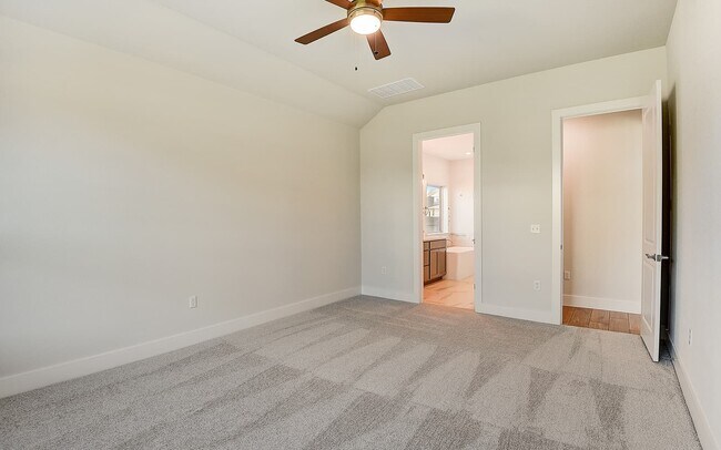 Urban Homes, Siena Plan unit 36578781, Austin, TX 78744 - photo 7