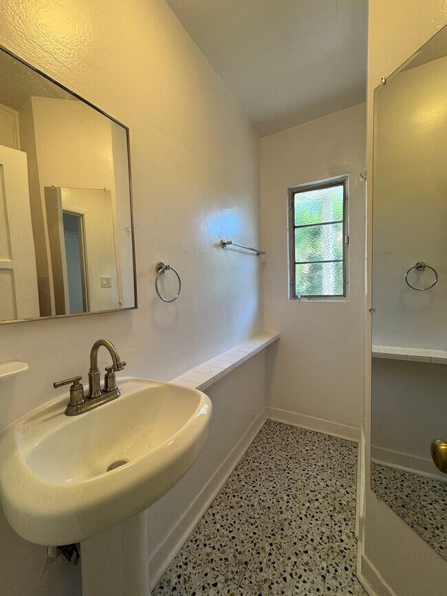 Hayworth Courtyard Apartments – West Hollywood Living, Los Angeles, CA 90046 - photo 6