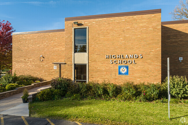 Highlands Elementary School is a top rated, public school located in Naperville, IL.