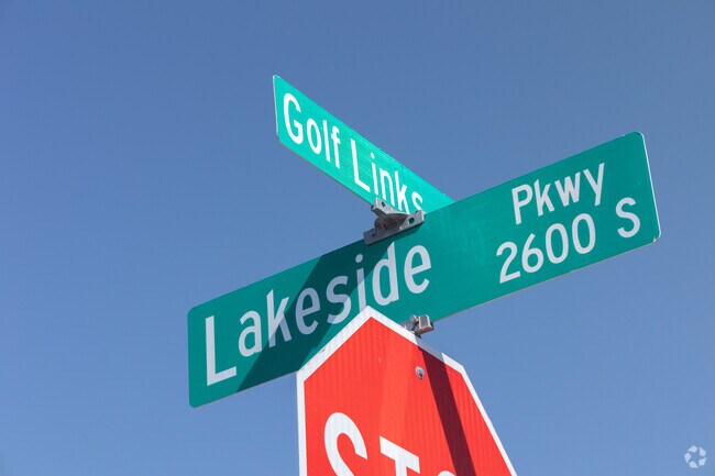 Major thoroughfares like Golf Links Road connect Lakeside Park to the greater Tucson area.