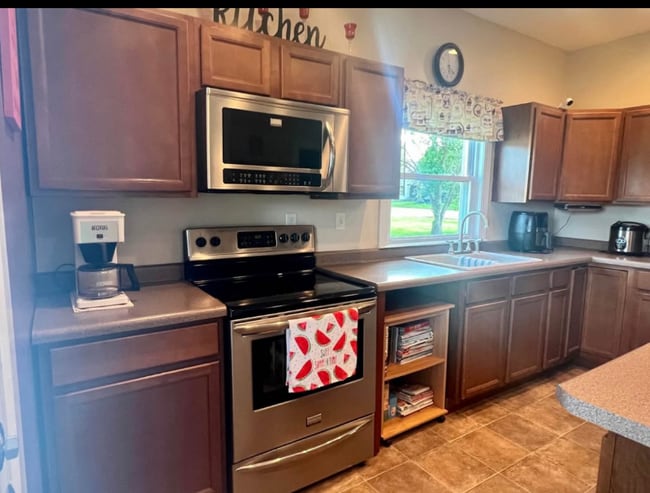 1006 S Rowley St, Mitchell, SD 57301 - photo 4