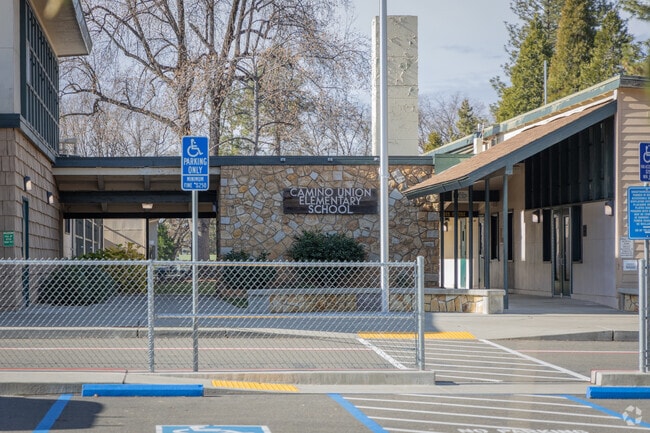 The student teacher ratio at Camino Polytechnic is 28 to 1.