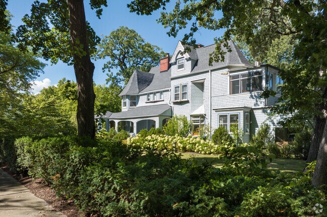 Downtown Evanston’s residential charm shines through its many beautifully landscaped homes.