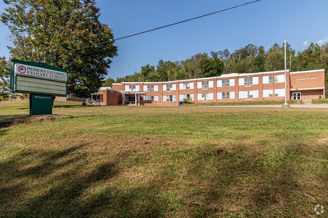 The student body at Hepburn-Lycoming Elementary Schoo is 48% female and 52% male.