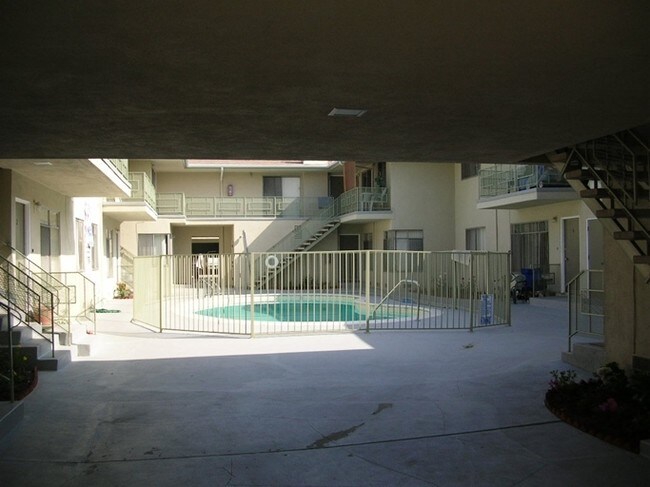 643 E 99th St, Inglewood, CA 90301 - photo 3