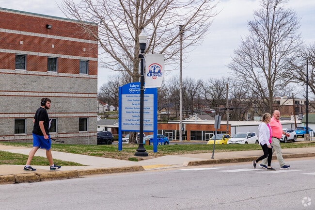 Students and faculty walk about the MSU West Plains campus.