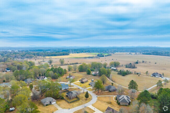 Lake life mixed with country living is a theme in Riverside.