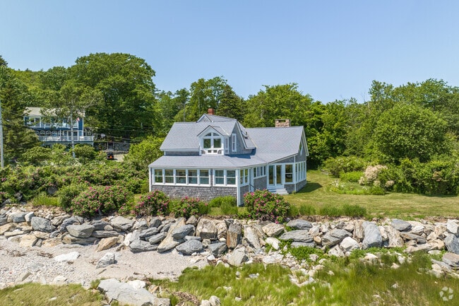 Shingled waterfront cottages can be found on Peaks Island.east side.