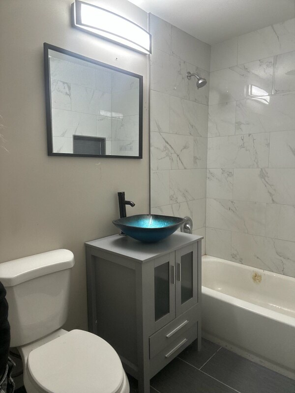 1379 River Dr Unit 9, Calumet City, IL 60409