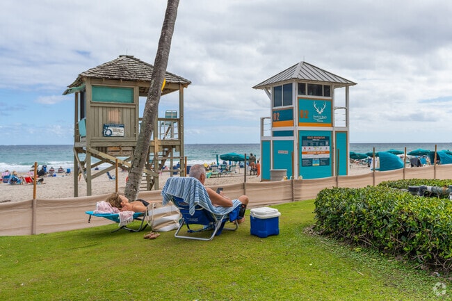Have a delightful picnic by the beach in Deerfield.