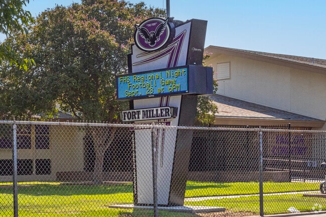 Fort Miller Middle School serves grades 7-8 in Fresno.