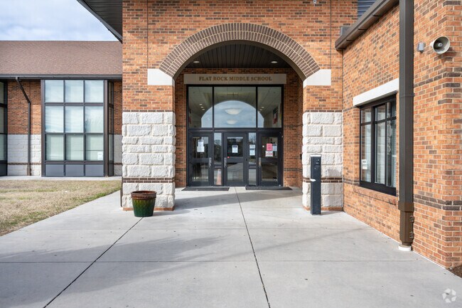 Flat Rock Middle School has a student-teacher ratio of 15 to 1.