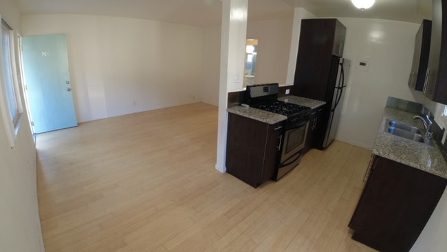 924 Hancock Ave unit 8, West Hollywood, CA 90069 - photo 4