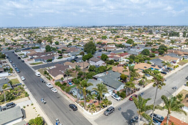 Bryce Canyon North features mainly single-family homes with apartments to the north end.
