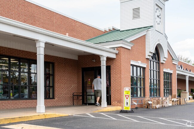 Lawndale residents shop at their local Buehler's Fresh Food.